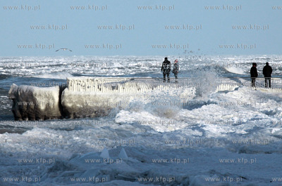 Oblodzona plaza w Kolobrzegu 
01.01.2011
fot Przemyslaw...