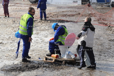 Zawody Zjazdu Na Byle Czym - rodzinna impreza na stoku...