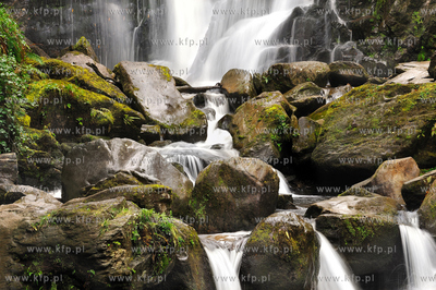 Irlandia poludniowa. Wodospad Torc Waterfall polozony...