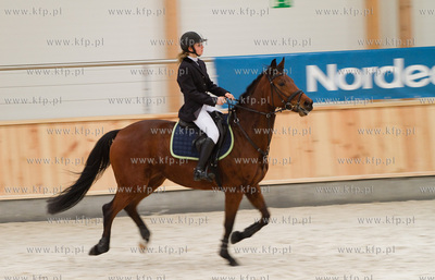 Pierwszy dzien Halowych Regionalnych Zawodow w Skokach...