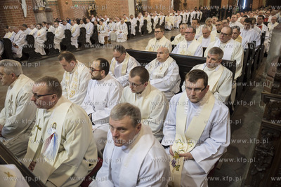 Pelplin. Msza Swieta Krzyzma w Wielki Czwartek w Bazylice...