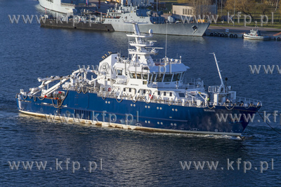 Port Gdynia. Statek naukowo-badawczy Skagerak w trakcie...