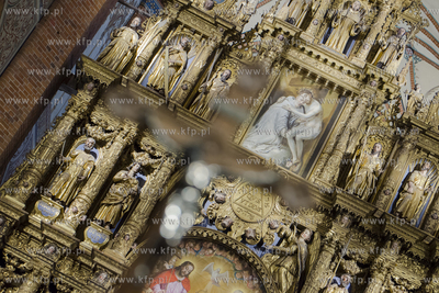 Z powodu pandemii koronawirusa wierni nie mogą uczestniczyć...