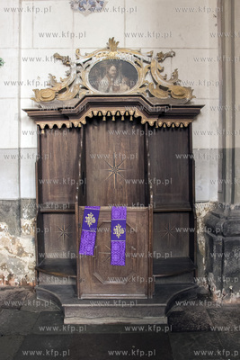 Sanktuarium Podwyższenia Krzyża Świętego w Chwalęcinie...