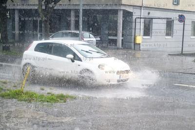 Wejherowo, ul. Św. Jana. Ulewny deszcz z gradem.10.08.2021...