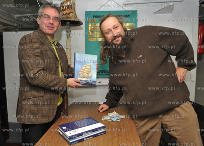 Gdynia. Dar Pomorza. Wodowanie, czyli promocja ksiazki...