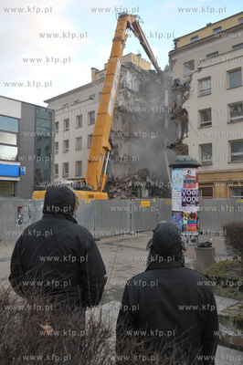 Wyburzanie dawnego Domu Towarowego PDT a obecnie Galerii...