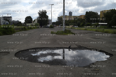 Gdynia. Dawna bocznica kolejowa tzw. międzytorze czyli...