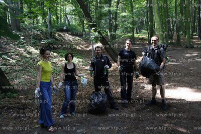 Akcja sprzatania otuliny Lasow Oliwskich w rejonie...