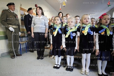 Szkola podstawowa nr 9 w Sopocie. Uroczystosc pasowania...
