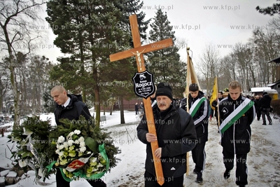 Cmentarz garnizonowy w Gdansku. Pogrzeb pilkarza i...