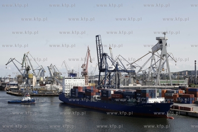 Gdynia. Terminal kontenrowy GCT.
28.06.2013
fot....