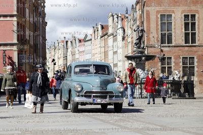 Zabytkowy samochod marki Warszawa, ktora jezdzil Karol...
