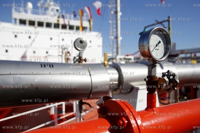 Stocznia Gdansk. Uroczystosc chrztu statku SYN ANTARES....