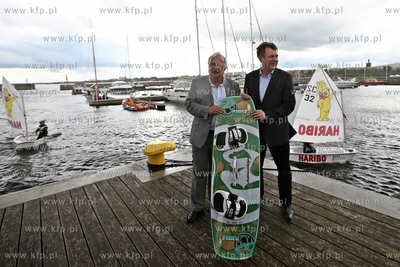 Sopot. Marina. Symboliczna wymiana desek snowboardowej...