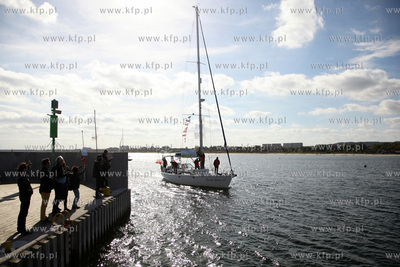 Sopot. Powitanie jachtu Lady Dana 44, ktory jako pierwszy...