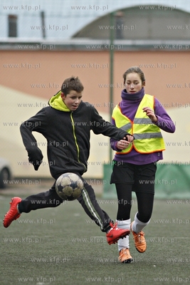 Gdansk Zaspa. Pilkarski turniej dzikich druzyn Do przerwy...