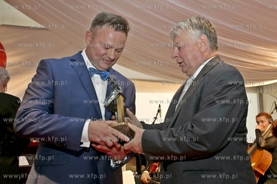 Sopot. Grand Hotel. Letnia Gala Biznesu. Nz. wręczenie...