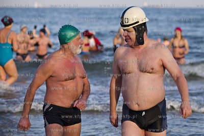 Gdańsk Jelitkowo. Morsy powitały Nowy Rok tradycyjną...