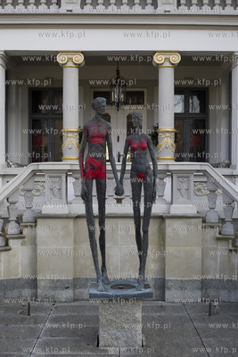 Sopot. Zniszczone przez graficiarzy rzeźby restauracji...