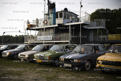 Jedne z ostatnich przepraw przez Martwą Wisłe promem...