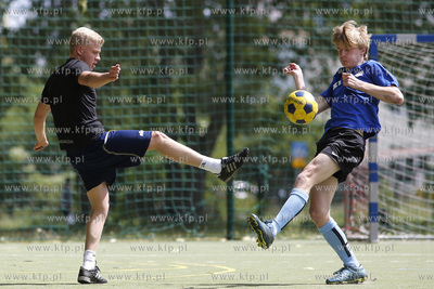 Gdansk Zaspa. Pilkarski turniej dzikich druzyn Do przerwy...