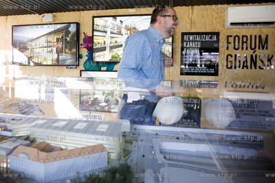 Gdańsk. Budowa Forum Gdańsk. Nz. prezydent Gdańska...