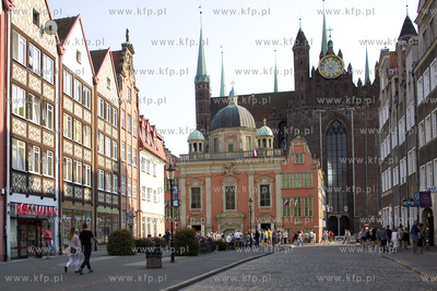 Kaplica Królewska w Gdańsku. Wystawione trumny z...