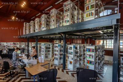 Biblioteka miejsko-powiatowa znajdująca się na dworcu...