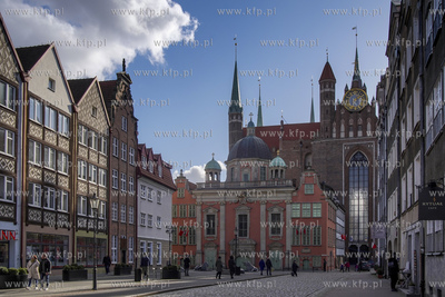 Gdańsk. Kaplica Królewska i Bazylika Mariacka, widok...