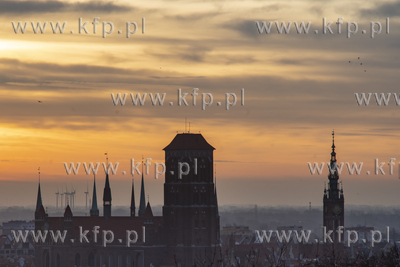 Wschód słońca nad Gdańskiem. Widok z Góry Gradowej....