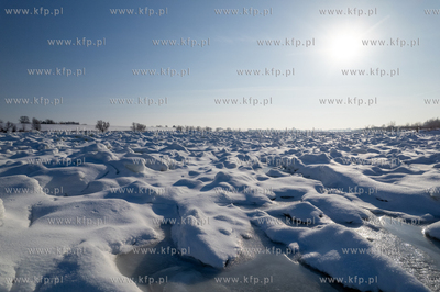 Zima. Wisła w okolicy mostu w Kiezmarku. 18.01.2026...