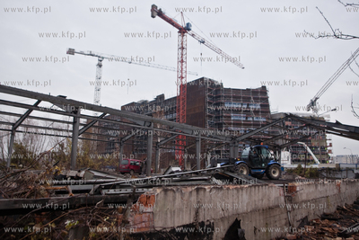 Kolejne budynki Stoczni Gdanskiej do wyburzenia .Tym...