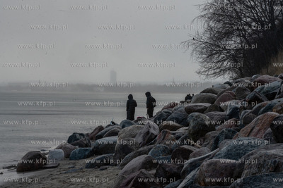 Gdynia  Orłowo. Morze znowu zabrało plażę w Orłowie....