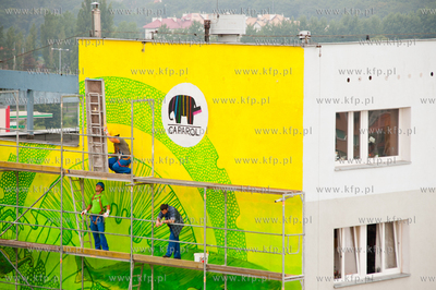 Gdansk. Zaspa. Pilotow 10. Demontaz rusztowania i odsloniecie...