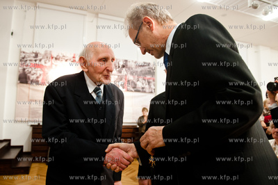 Gdansk. Historyczna sala BHP. Wreczenie odznaczen panstwowych,...