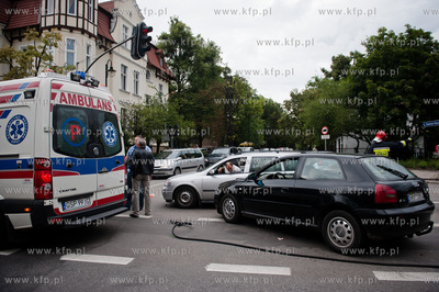 Sopot. Wypadek trzech samochodow na skrzyzowaniu ulic...