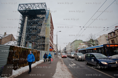 Gdynia. Budowa Infoboxu na skwerze przy ulicy Swietojanskiej...