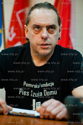 Gdynia. Gdynia. Biuro poselskie Leszka Millera. Konferencja...