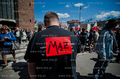 Gdansk. Manifestacja sympatykow Prawa i Sprawiedliwosci...