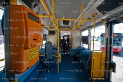 Gdansk. Targ Rakowy. Prezentacja chinskiego autobusu...