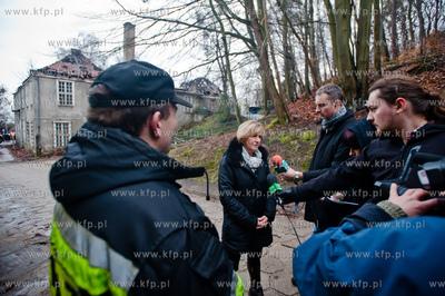 Gdansk. Oliwa. Dogaszanie i ogledziny dachu zabytkowego...