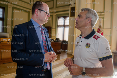 Gdansk. Sala Obrad Rady Miasta. Wizyta zespolu siatkarzy...