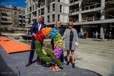 Gdynia. Uroczyste zawieszenie wiechy na nowo powstajacym...
