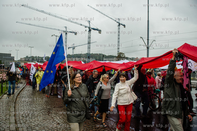 Gdańsk. Manifestacja Komitetu Obrony Demokracji pod...