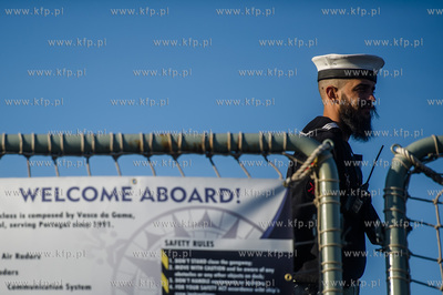 Gdynia. Nabrzeże Francuskie. Wizyta robocza fregaty...