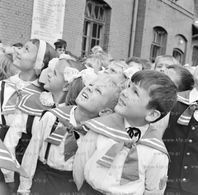 Dzien Ludowego Wojska Polskiego. Dzieci ze Szkoly Podstawowej...