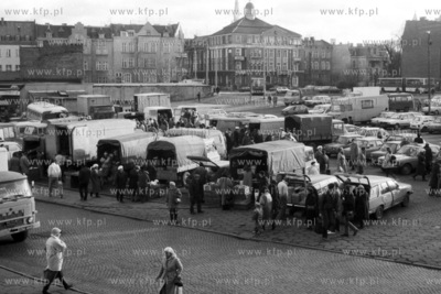 Targowisko miejskie w Gdańsku. 
19.01.1990
2styczen90_z.kosycarz_p13
Fot....
