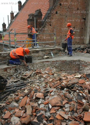 Poczatek remontu kosciola sw. Katarzyny. Pierwszym...