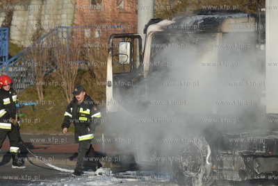 Pozar samochodu ciezarowego na ul. Chwaszczynskiej...